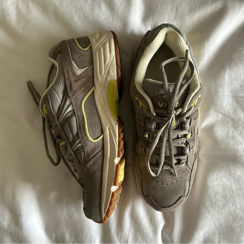 Vionic Sneakers - Picture 3 of 6
